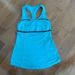 Lululemon tank // blue and black // 4